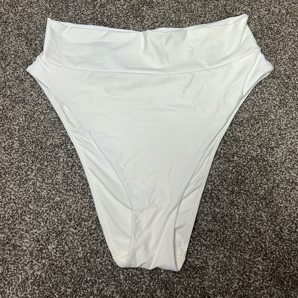 High Waisted White Bikini Bottoms 🤍